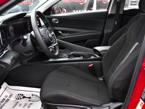 Used 2024 Hyundai Elantra SEL image 16