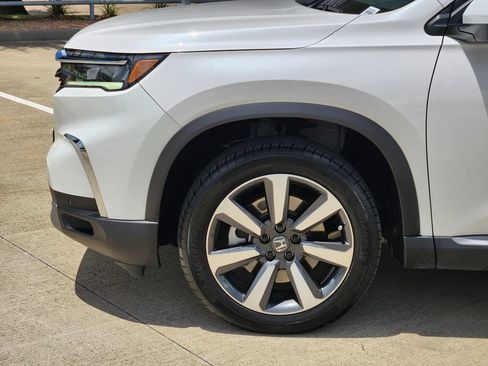 Used 2025 Honda Pilot Touring image 8