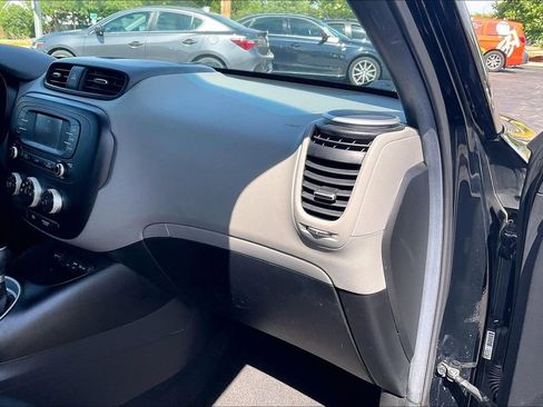 Used 2016 Kia Soul + FWD image 16