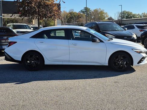 New 2026 Hyundai Elantra SEL Sport FWD image 4