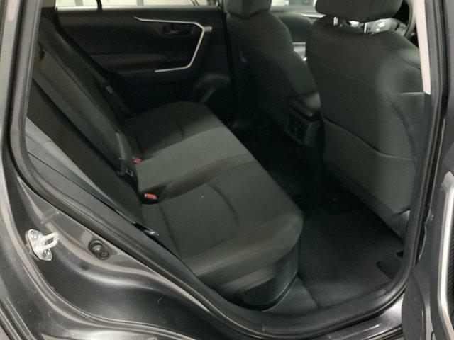 Used 2021 Toyota RAV4 LE AWD/4WD image 18