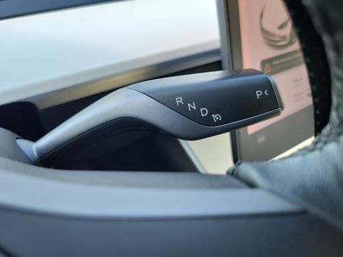 Used 2020 Tesla Model 3 Standard Range image 19