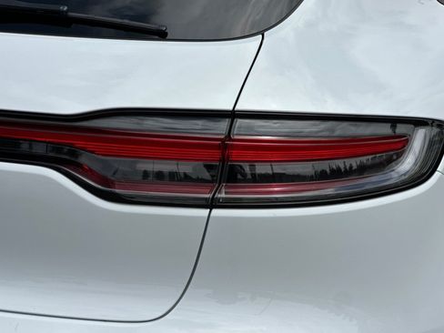 Used 2022 Porsche Macan AWD/4WD image 28