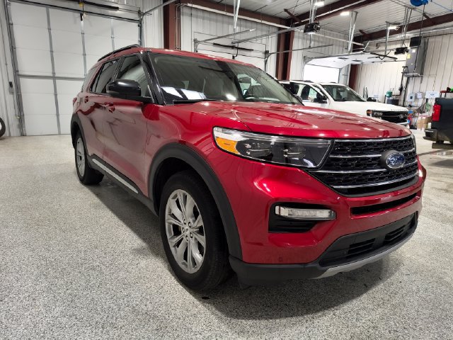 Used 2023 Ford Explorer XLT w/ Equipment Group 202A AWD/4WD image 4