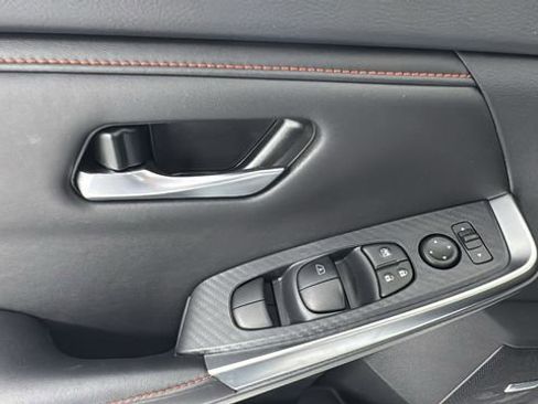 New 2025 Nissan Sentra SR w/ SR Premium Package FWD image 17