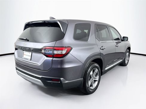 Used 2025 Honda Pilot EX-L image 2