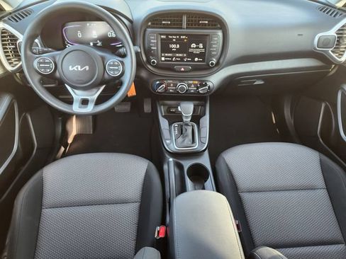Certified 2025 Kia Soul LX w/ LX Technology Package FWD image 24