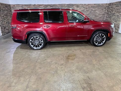 Used 2022 Jeep Wagoneer Series III w/ Premium Group I AWD/4WD image 10
