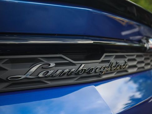 Used 2025 Lamborghini Urus SE AWD/4WD image 19