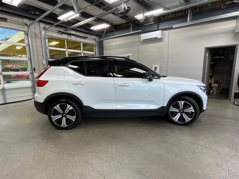Used 2023 Volvo XC40 Recharge Plus AWD/4WD image 6