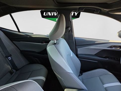 Used 2025 Toyota Camry SE w/ Convenience Package FWD image 27