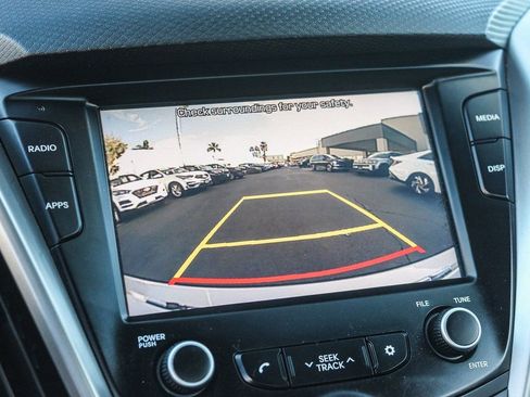 Used 2017 Hyundai Veloster Base image 25