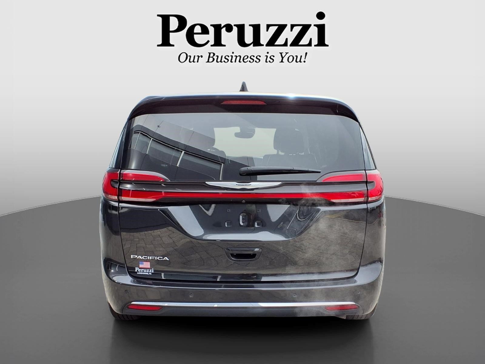 Used 2023 Chrysler Pacifica Touring-L FWD image 4