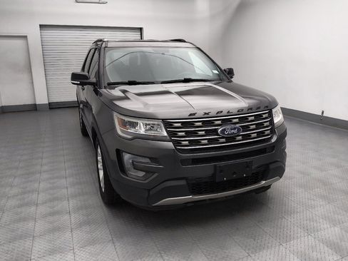 Used 2017 Ford Explorer XLT FWD image 14
