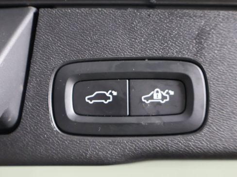 Used 2022 Volvo XC60 B6 Inscription w/ Climate Package image 21