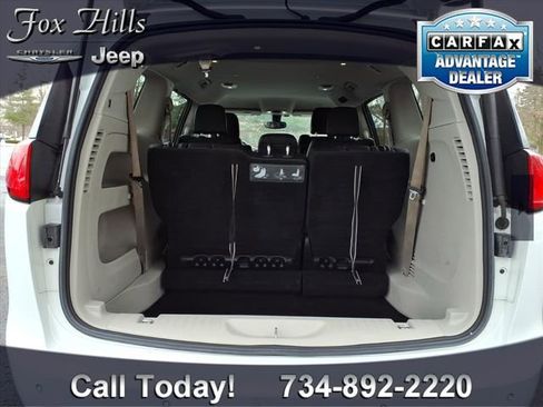 Used 2018 Chrysler Pacifica Touring-L Plus w/ Tire & Wheel Group image 10