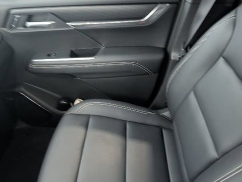 Used 2025 GMC Acadia Elevation w/ Elevation Premium Package FWD image 17