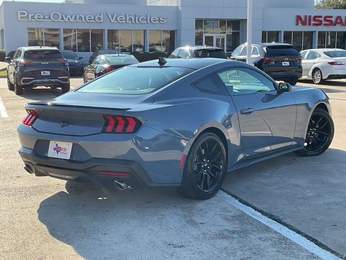 Used 2025 Ford Mustang Coupe image 5