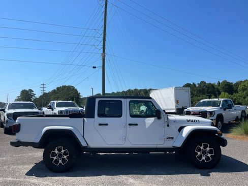 Used 2022 Jeep Gladiator Sport AWD/4WD image 4