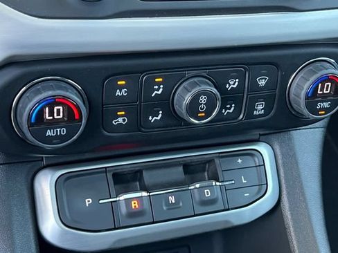 Used 2023 GMC Acadia SLE w/ Driver Convenience Package FWD image 30