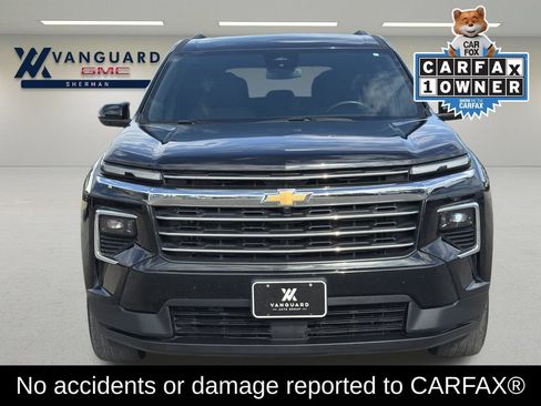 Used 2025 Chevrolet Traverse LT FWD image 2