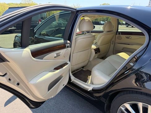 Used 2016 Lexus LS 460 w/ Comfort Package image 16