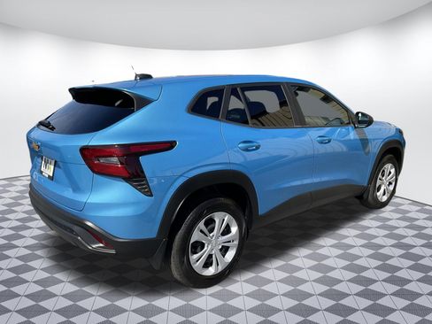 Used 2025 Chevrolet Trax LS FWD image 3