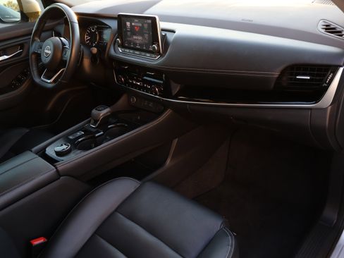 Used 2022 Nissan Rogue SL image 10