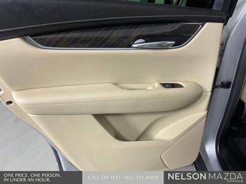 Used 2017 Cadillac XT5 FWD image 19