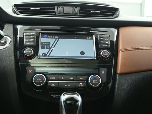 Used 2017 Nissan Rogue SL w/ SL Premium Package image 15