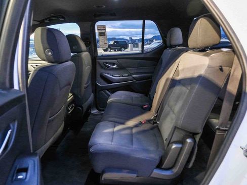Used 2023 Chevrolet Traverse LT FWD image 19