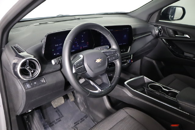 Used 2025 Chevrolet Equinox LT FWD image 24