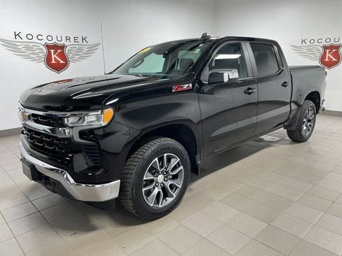 Used 2023 Chevrolet Silverado 1500 LT AWD/4WD image 3