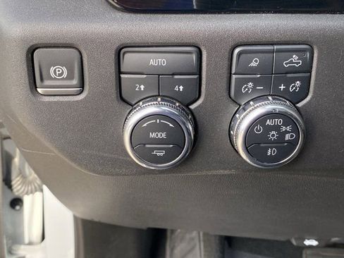 Used 2024 GMC Sierra 1500 SLT image 19