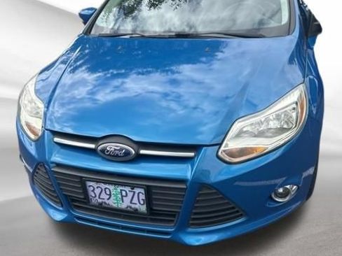 Used 2014 Ford Focus SE w/ Equipment Group 201A FWD image 2