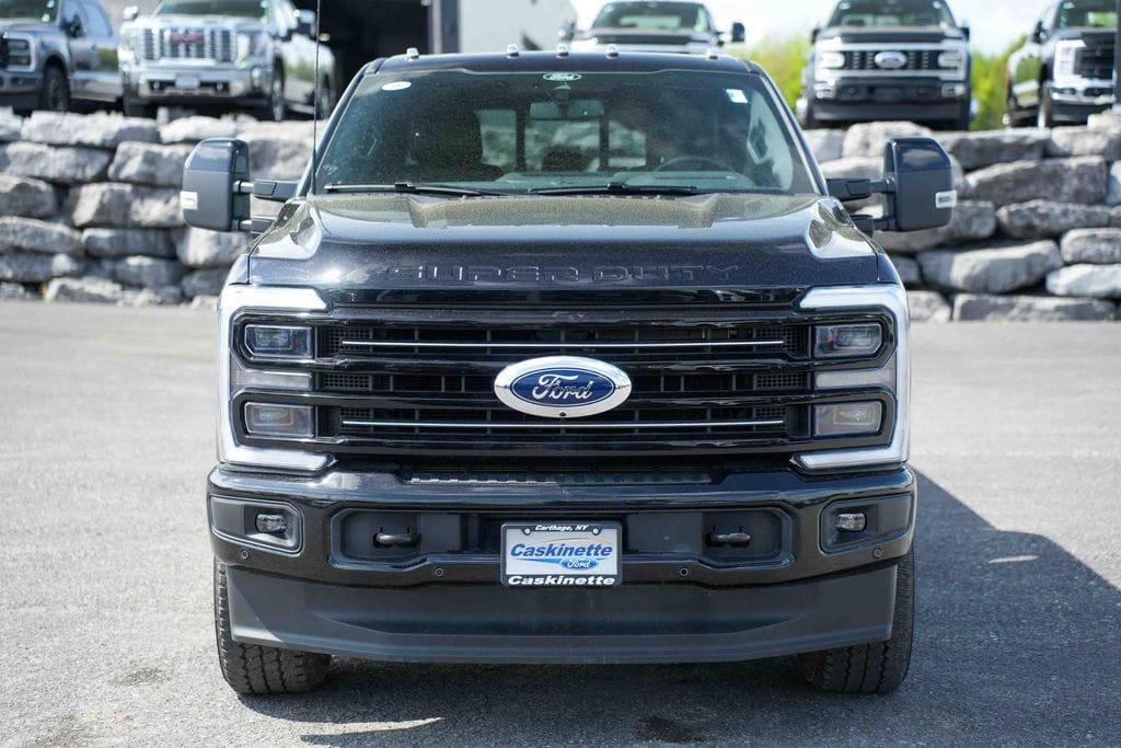 Used 2025 Ford F250 Platinum AWD/4WD image 2