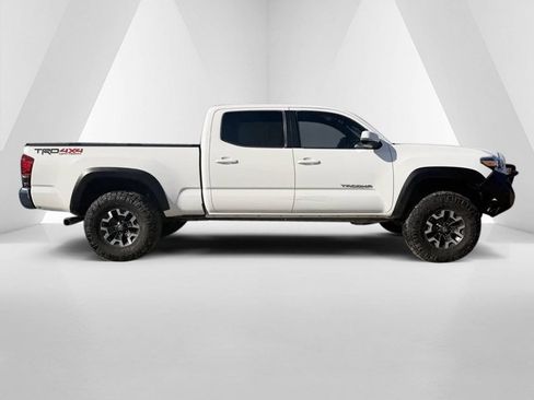 Used 2017 Toyota Tacoma TRD Off-Road w/ Tow Package image 8