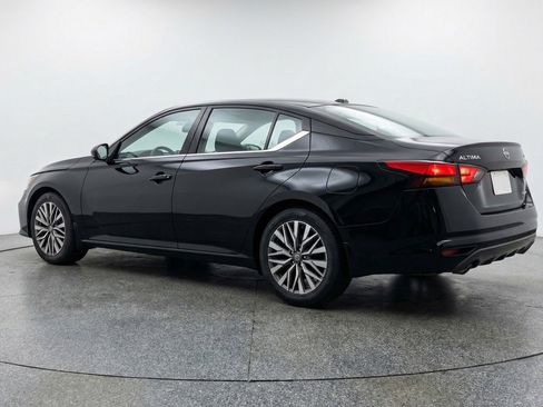 Used 2025 Nissan Altima 2.5 SV FWD image 6