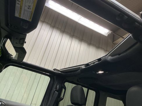 Used 2018 Jeep Wrangler Unlimited Sahara w/ Dual Top Group image 19