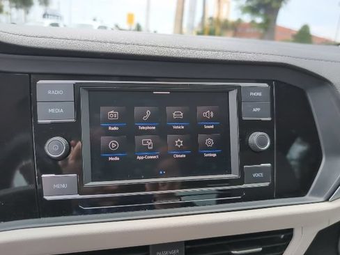 Used 2023 Volkswagen Jetta SE w/ Panoramic Sunroof Package FWD image 13