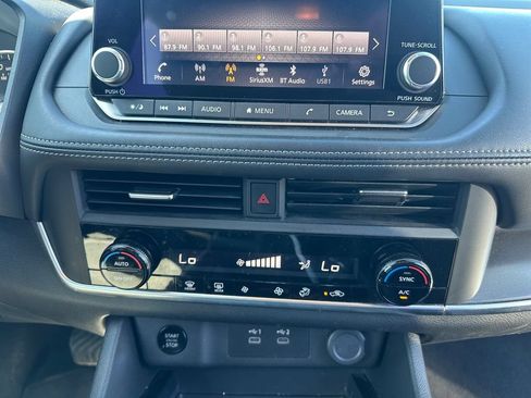 Used 2024 Nissan Rogue SV AWD/4WD image 19