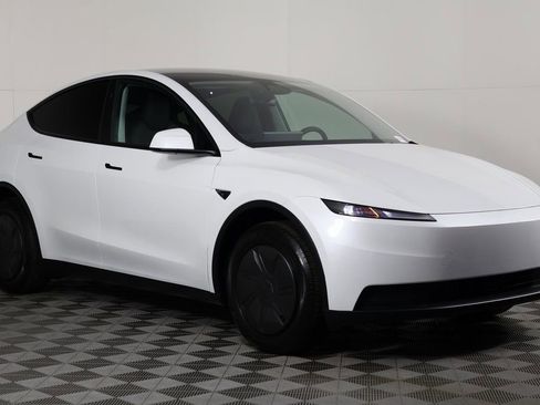 Used 2026 Tesla Model Y 2WD image 3