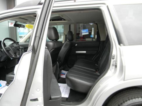 Used 2011 Mitsubishi Endeavor SE image 12
