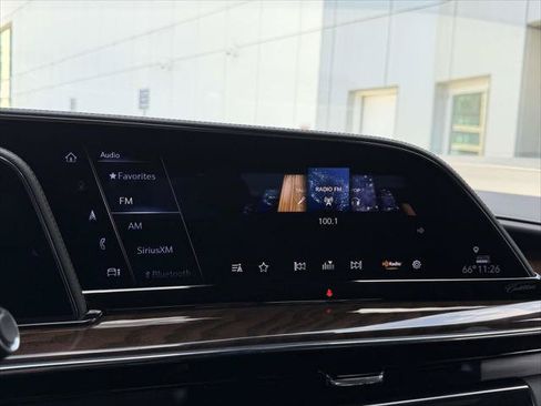 Used 2024 Cadillac Escalade ESV Premium Luxury Platinum AWD/4WD image 31