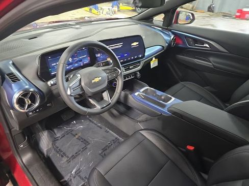 New 2026 Chevrolet Equinox EV LT image 17