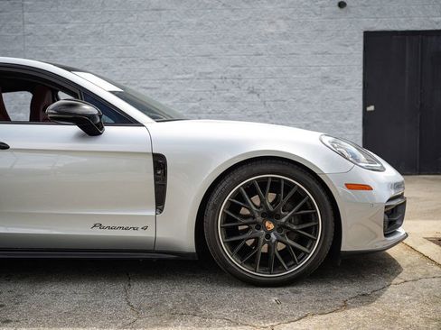 Used 2023 Porsche Panamera 4 Platinum Edition image 17