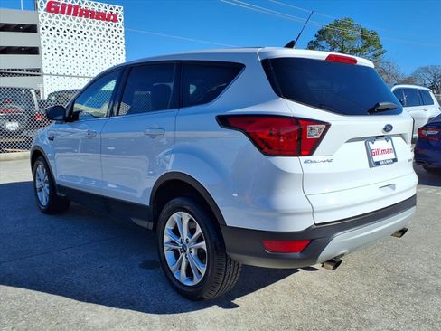 Used 2019 Ford Escape SE image 3