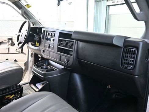 Used 2016 Chevrolet Express 3500 image 9