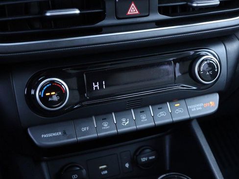 Used 2022 Hyundai Kona SEL w/ Convenience Package image 18