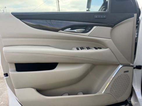 Used 2018 Cadillac Escalade Luxury w/ LPO, Radiant Package image 16
